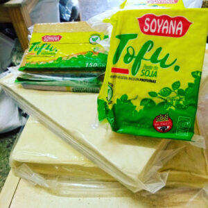TOFU ORGÁNICO CLASICO SOYANA HORMA  2.4 Kg Aprox. En caso de superar el peso, se ajustara el precio