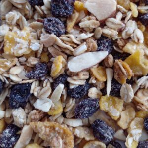 GRANOLA MIX DE CEREALES X 500 GR (avena, copos de maíz, pasas y almendras)